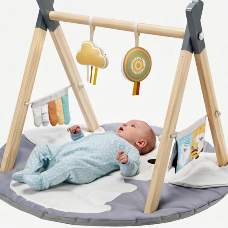 אוניברסיטה מעץ לתינוק עם משטח פעילות רך 63587