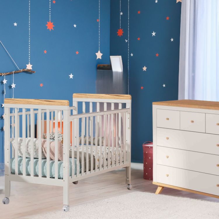 מיניגו – מיטת תינוק ושידת החתלה לבן שילוב עץ | חדר תינוק