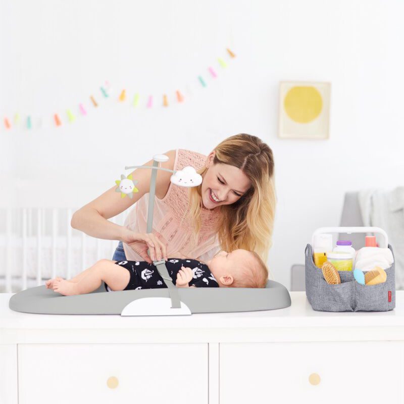 משטח החתלה מסיליקון עם חגורות ומובייל