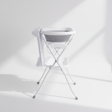 אמבטיית סיליקון מתקפלת עם מעמד ומשטח החתלה – אפור | אמבטיה לתינוק