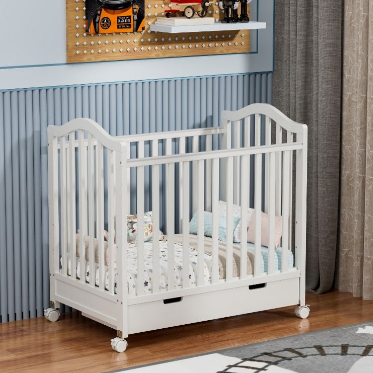 מיטה לתינוקות עם מגירת אחסון – קומפקטית צבע לבן