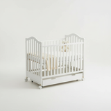 מיטה לתינוקות עם מגירת אחסון – קומפקטית צבע לבן