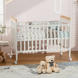 מיניגו – מיטת תינוק מעץ מלא, לבן עם שילוב עץ | מיטת תינוק