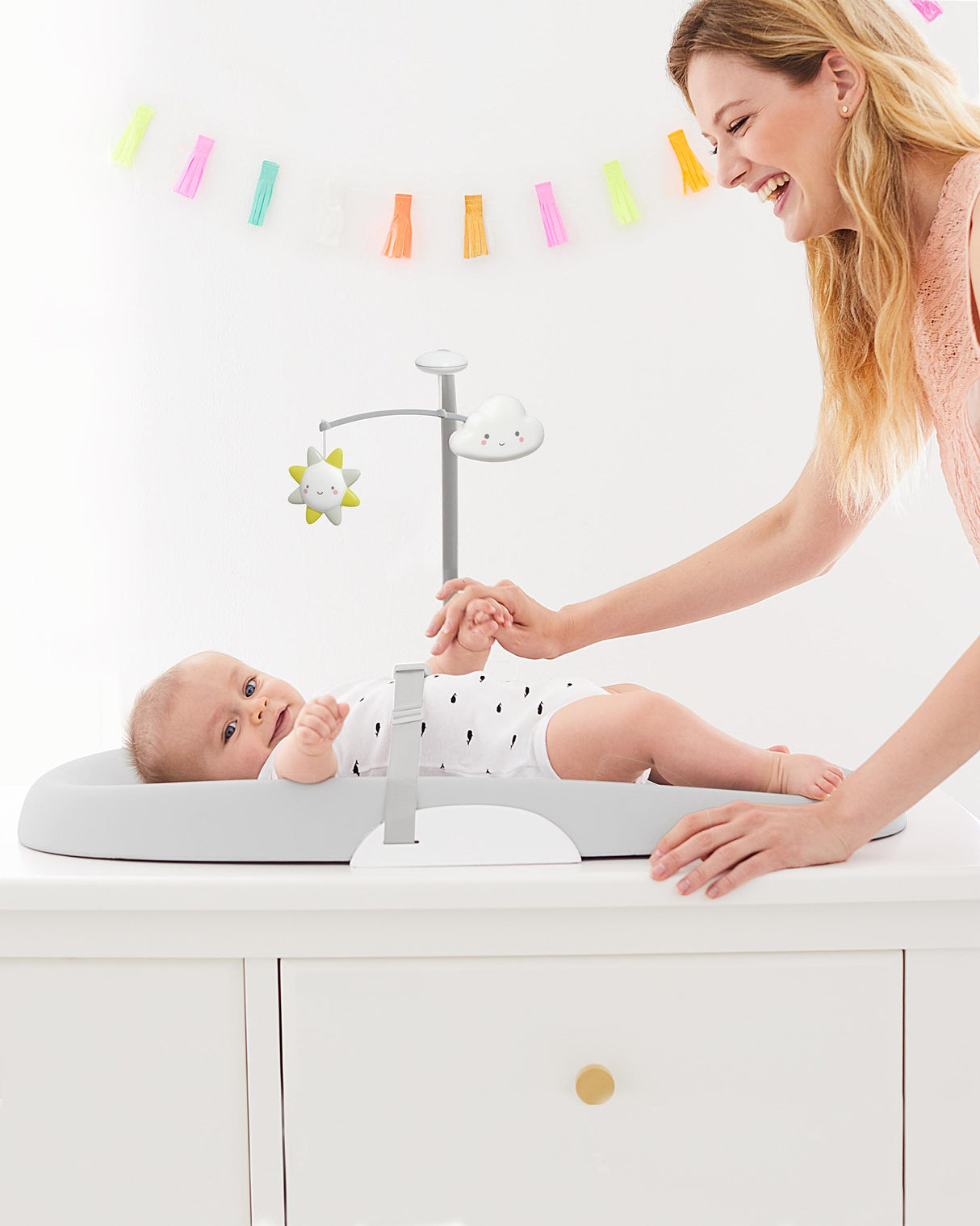 משטח החתלה מסיליקון עם חגורות ומובייל