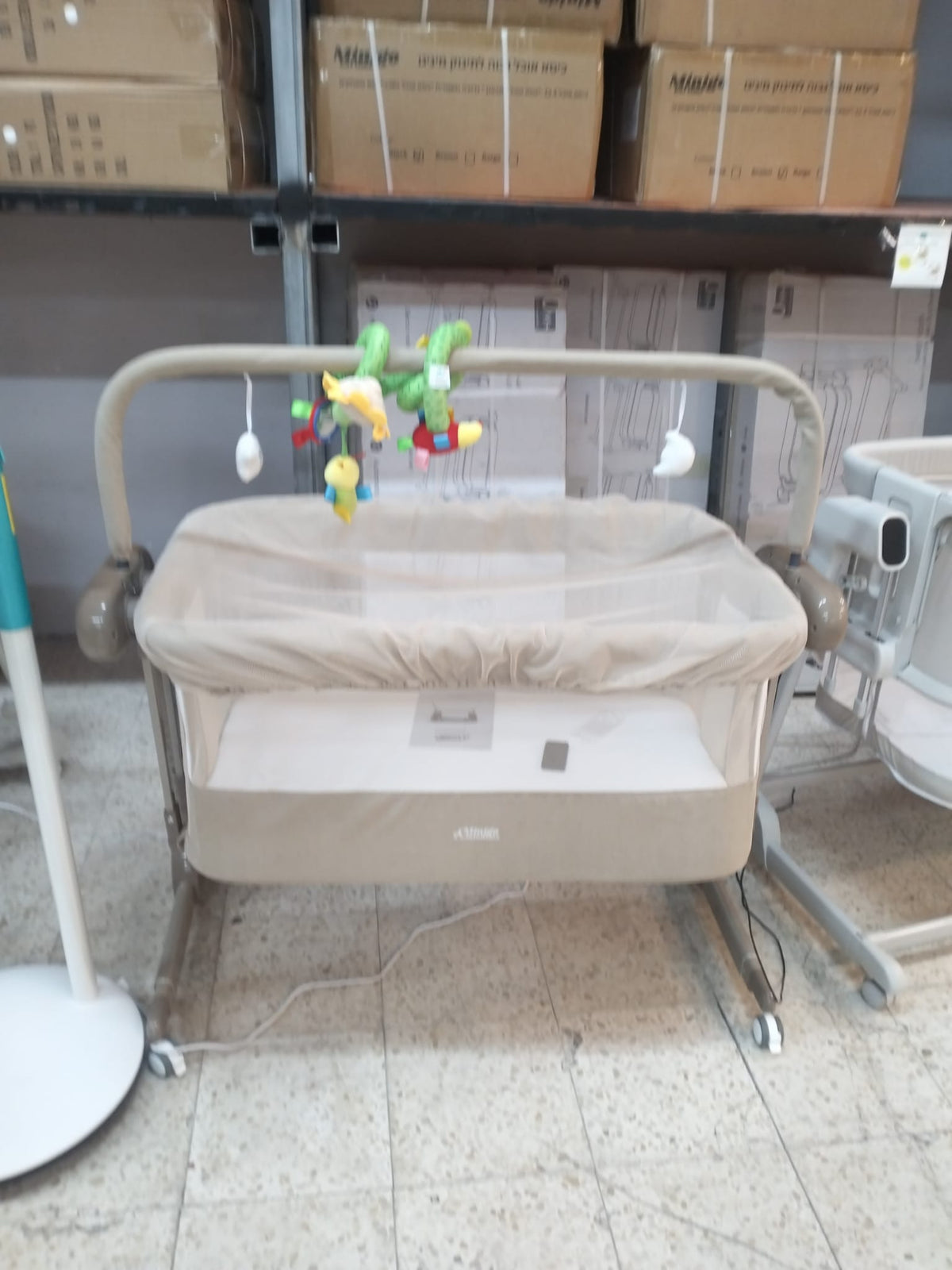 עריסה מתחברת חשמלית מיניגו