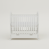 מיטה לתינוקות עם מגירת אחסון – קומפקטית צבע לבן